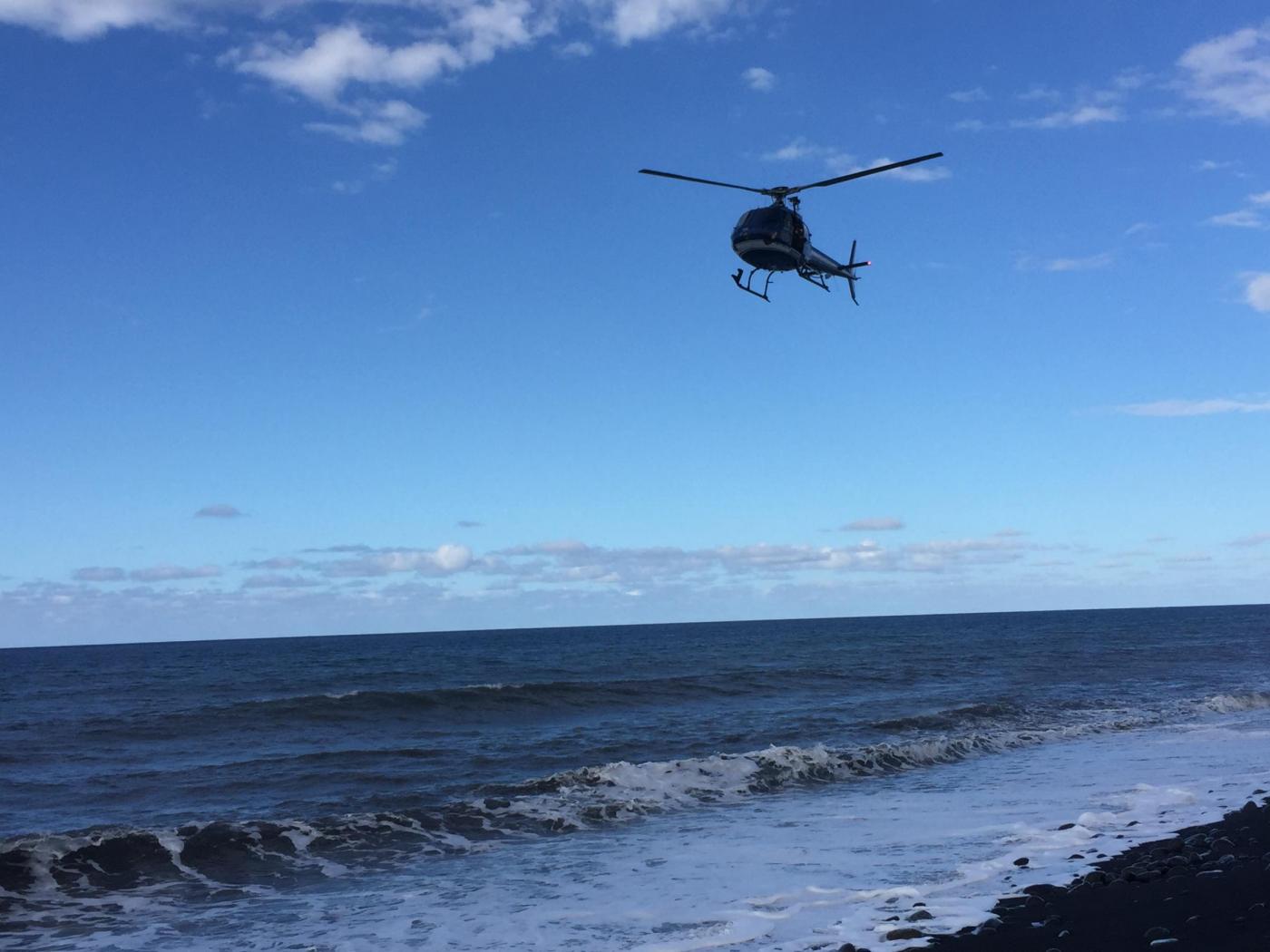 Вертолеты над озером. Вертолет над морем. Море с вертолета. Военный вертолет над морем. Вертолет над озером.