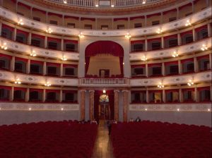 Livorno_-Teatro_Goldoni-_interno