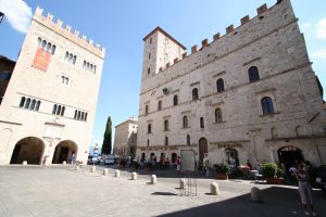 Todi_piazza_del_popolo