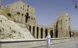 la-porta-di-entrata-all-antica-cittadella-di-aleppo-giugno-2010orig_main