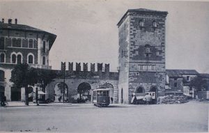 Cartolina0203_Udine_Porta_Aquileia_1935.jpg