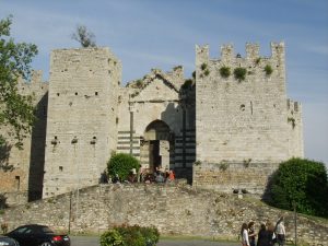 Prato,_Castello_dell'imperatore_entrance