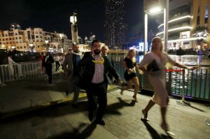 Dubai, grattacielo a fuoco