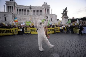 Roma, Italia – Greenpeace alla Marcia per il Clima, in occasione dell’apertura della COP21. ©Stefano Montesi/Greenpeace