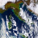 Tempesta polare sull’Italia, le immagini dai satelliti NASA: ecco Tyrrhenian e Adriatic Sea Effect Snow