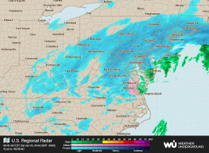 Le immagini trasmesse dal radar evidenziano le estese precipitazioni nevose che stanno interessando il New England