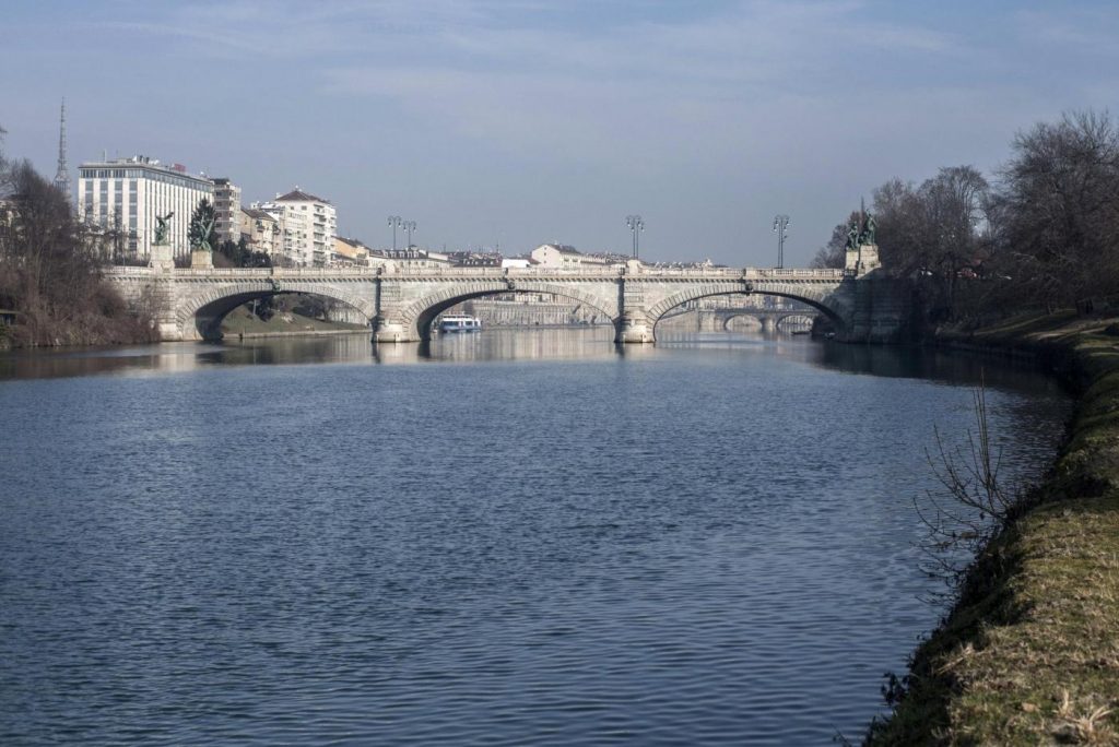 Torino, il fiume Po quasi in secca
