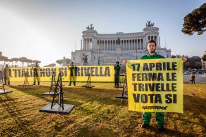 greenpeace  altare della patria trivelle (10)