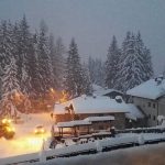 Maltempo, grandi nevicate sulle Alpi: paesi sommersi, le FOTO in diretta nella notte
