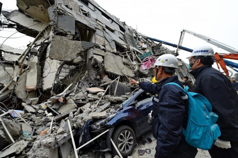Тайвань землетрясение жертвы. Землетрясение на Тайване. Жертвы землетрясения Тайвань. Землетрясение на Тайване в 1999 году. Землетрясения и пострадавшие люди.