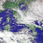 Il ciclone “Doris” si avvicina da Sud, al Nord torna a splendere il sole: l’Italia vista dallo Spazio [FOTO]