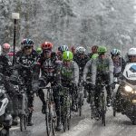Ciclismo, grande nevicata sulla Parigi-Nizza: FOTO epiche
