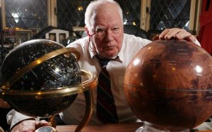 Sir-Patrick-Moore4_2422611k