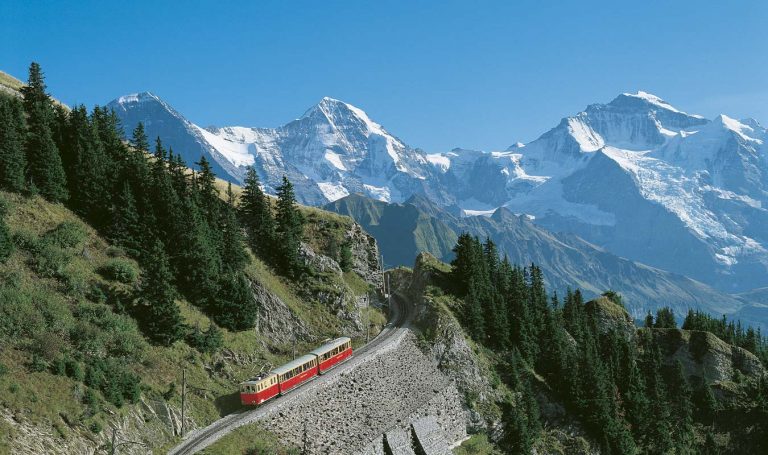 2. Svizzera: viaggiate in treno e godetevi i paesaggi mozzafiato che troverete