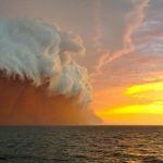 Giornata della Terra, l’Allerta Meteo di Pasquetta: lo scirocco scatena una tempesta di sabbia dal Sahara, arriva la pioggia gialla sull’Italia [MAPPE]