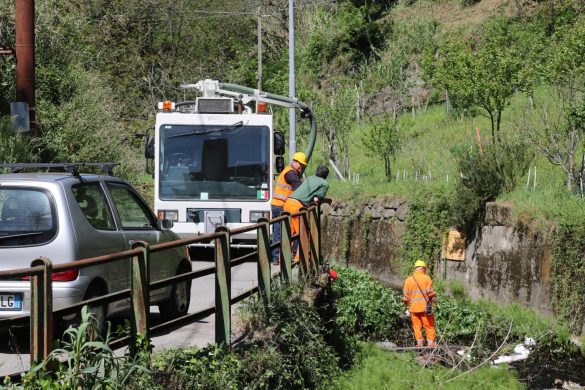 Genova Sversamento Di Petrolio Tra Il Rio Fegino E Il Torrente 