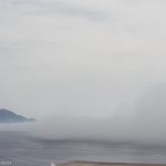 Isole Eolie avvolte dalla nebbia: ecco la magia della “Lupa” di mare [FOTO]