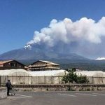 Etna: notte di boati, il pennacchio si dirige verso est [FOTO]