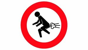 Scorregge-in-aereo-il-disperato-appello-di-un-passeggero