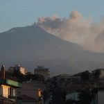 Etna in eruzione, si intensifica l’attività del vulcano: spettacolo straordinario [FOTO e VIDEO LIVE]