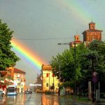 Maltempo, violenta bomba d’acqua a Ferrara, poi spettacolare arcobaleno [GALLERY]