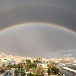 Napoli, arcobaleno di incredibile bellezza sul Golfo con il Vesuvio di sfondo [GALLERY]