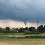 Allarme tornado in pianura Padana: pericoloso funnel cloud a Pavia [FOTO LIVE]