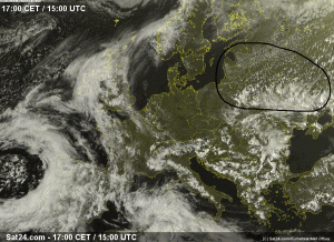 L'area cerchiata di nero evidenzia i tantissimi temporali di calore scoppiati oggi fra Russia e Ucraina
