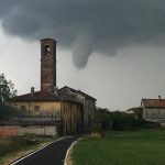Allarme tornado a Milano: pericoloso vortice nella zona Sud/Est della Città [FOTO e VIDEO LIVE]
