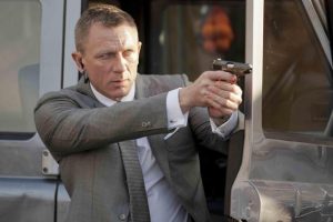 'SALVI' FILM 007, SLITTA NORMA SU ARMI DA SCENA