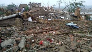 Le macerie lasciate dal tornado "EF4" che ha devastato la provincia dello Jiangsu