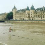 Alluvione Parigi, ecco cosa significa la Senna in piena verso i 6 metri: a rischio Louvre e Cattedrale di Notre-Dame