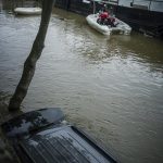 Alluvioni in Francia: allerta in 14 dipartimenti, scende il livello della Senna [GALLERY]