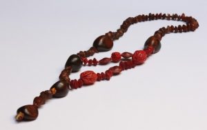 collana-con-noccioli