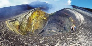 Cratere posto lungo la fessura eruttiva dell’eruzione del 2008-2009. Foto: Boris Behncke