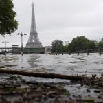 Alluvione Francia, la Senna verso i 6,50 metri a Parigi: città già allagata, è un disastro [GALLERY]