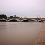 Alluvione Parigi, la Senna continua a crescere: opere d’arte “evacuate” dal Louvre [FOTO LIVE]