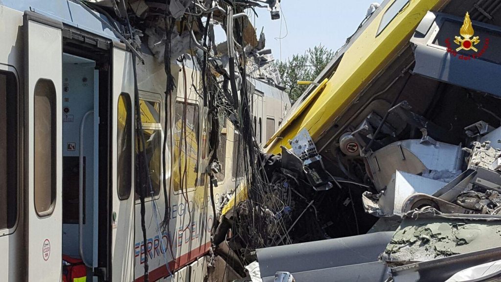 incidente treni puglia