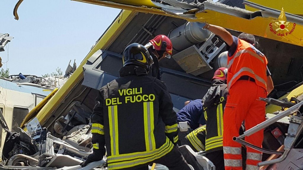 incidente treni puglia
