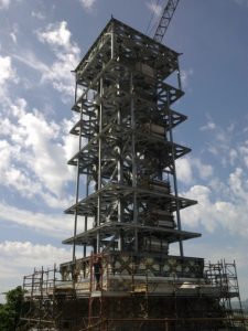 Ricostruzione della “Torre dell’Orologio” del Castello di Gemona del Friuli con una struttura interna in acciaio, con certificato di collaudo statico in corso d’opera (c.o) rilasciato da A. Martelli in luglio 2015 (foto fornite dal Geom. Iob)