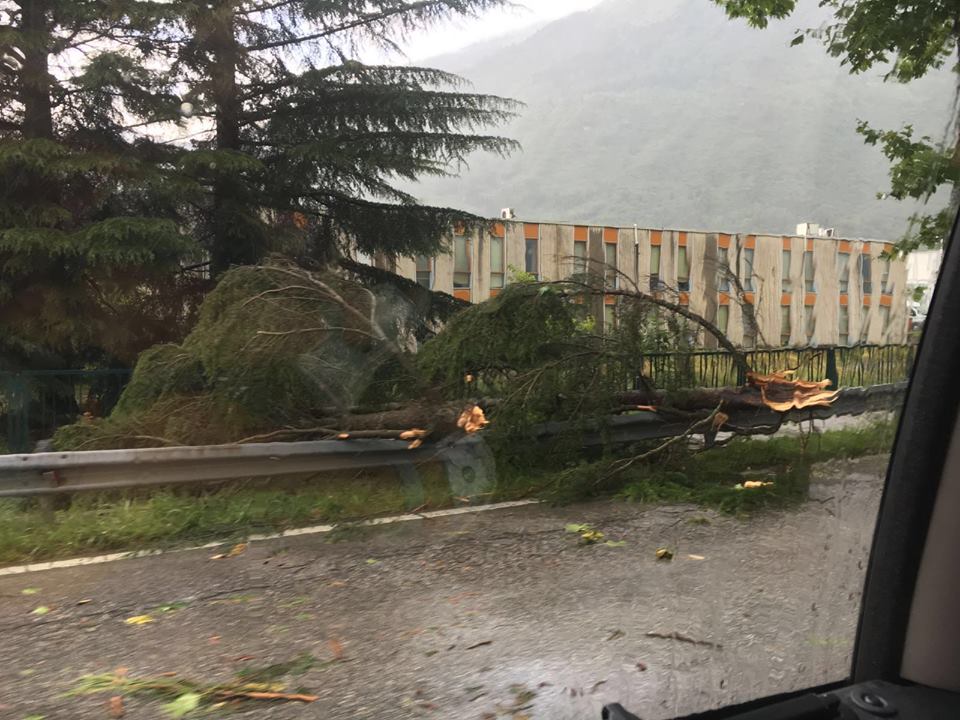 maltempo arezzo tromba d'aria