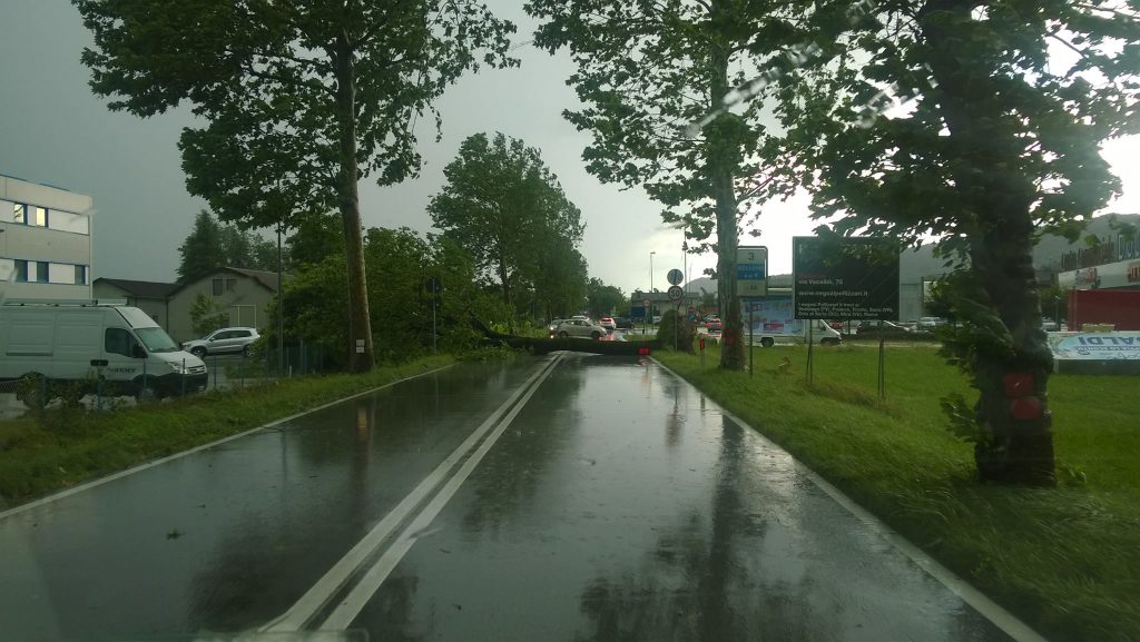 maltempo arezzo tromba d'aria