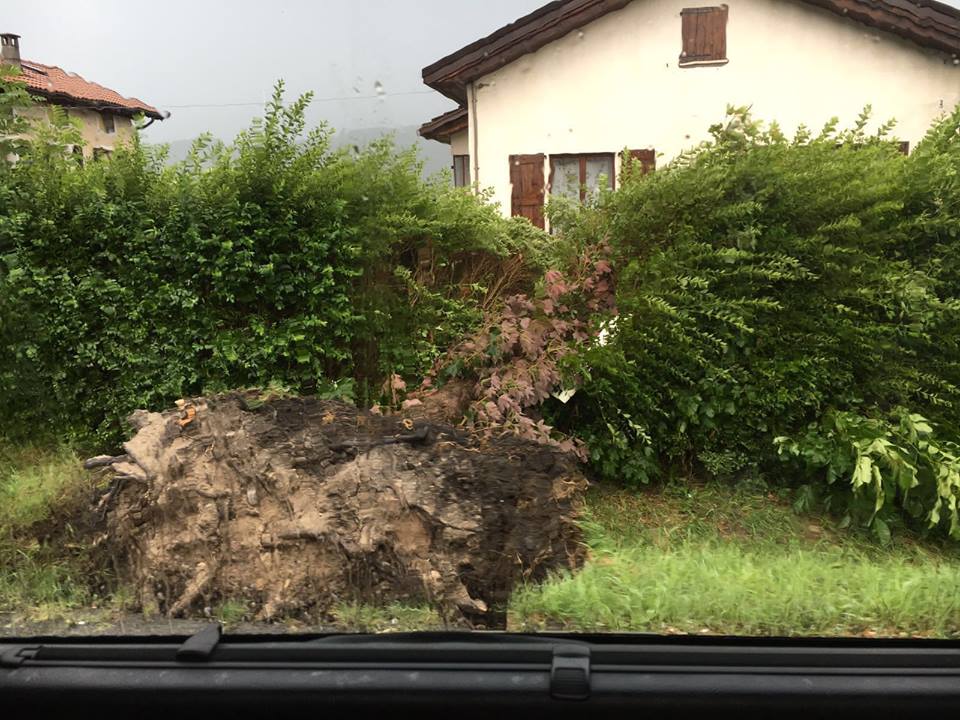 maltempo arezzo tromba d'aria