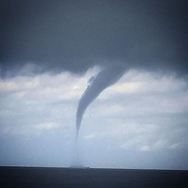 tromba marina ischia maltempo tornado capri napoli