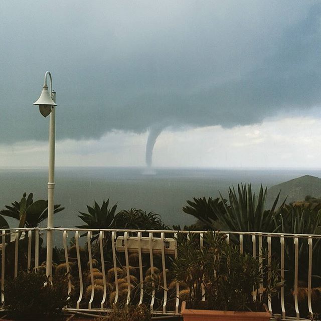 tromba marina ischia maltempo tornado capri napoli