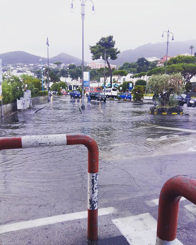 tromba marina ischia maltempo tornado capri napoli