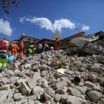 Terremoto: si continua a scavare ad Amatrice, Pescara del Tronto “spettrale” [FOTO e VIDEO]