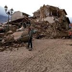 Violento terremoto 6.0 al Centro Italia, Amatrice è distrutta: crolli e vittime, notte da incubo [FOTO LIVE]