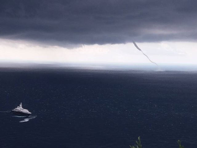 tromba marina ischia maltempo tornado capri napoli
