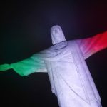 Terremoto, il Cristo Redentore di Rio de Janeiro diventa tricolore per l’Italia [GALLERY]